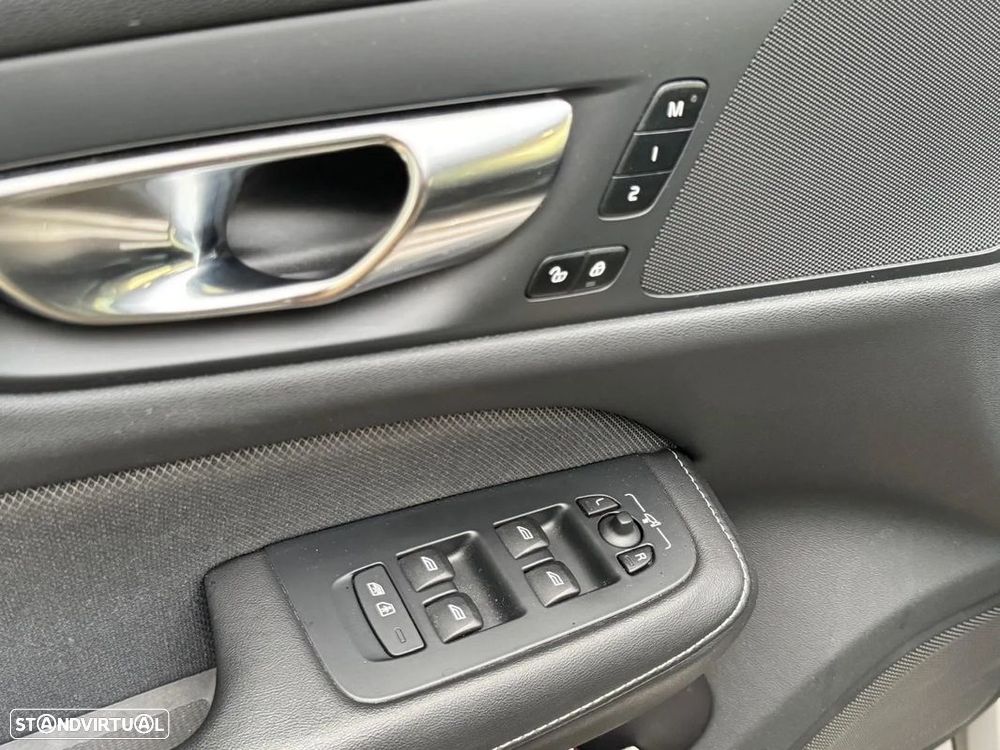 Volvo V60 2.0 B4 Plus Dark Auto - 5