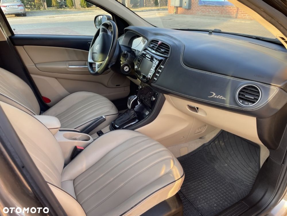 Lancia Delta 1.8 T-Jet Executive Sportronic - 10