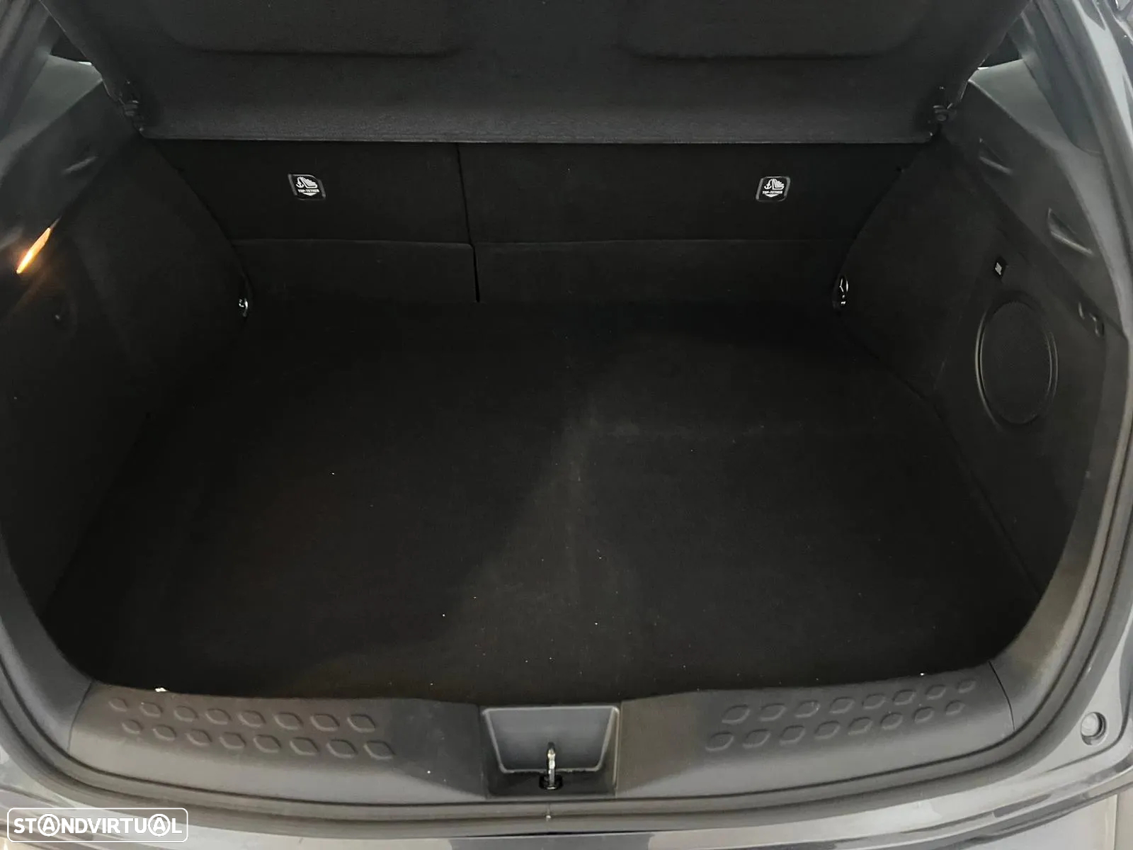 Toyota C-HR 2.0 Hybrid Exclusive - 18