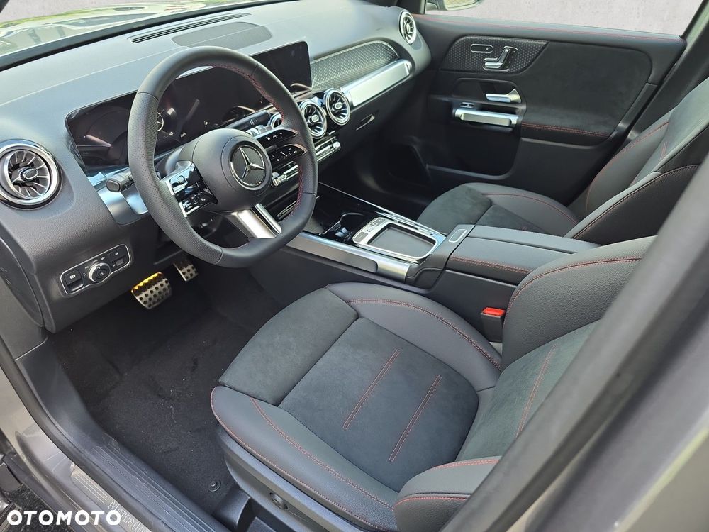 Mercedes-Benz GLB - 11
