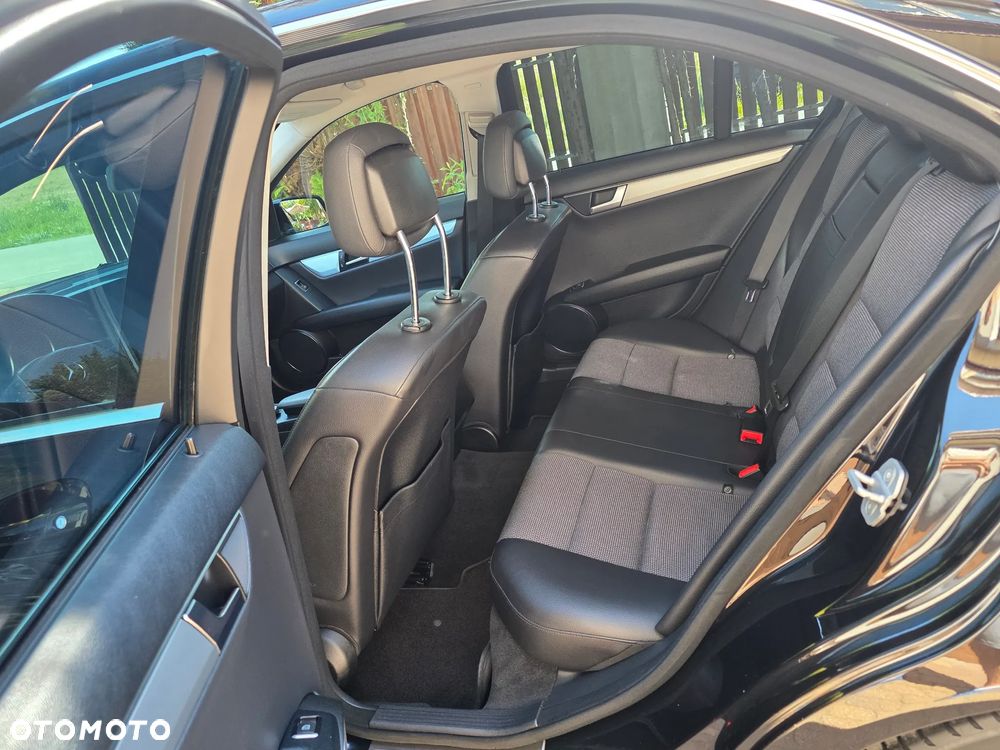 Mercedes-Benz Klasa C 180 BlueEFFICIENCY Avantgarde - 29