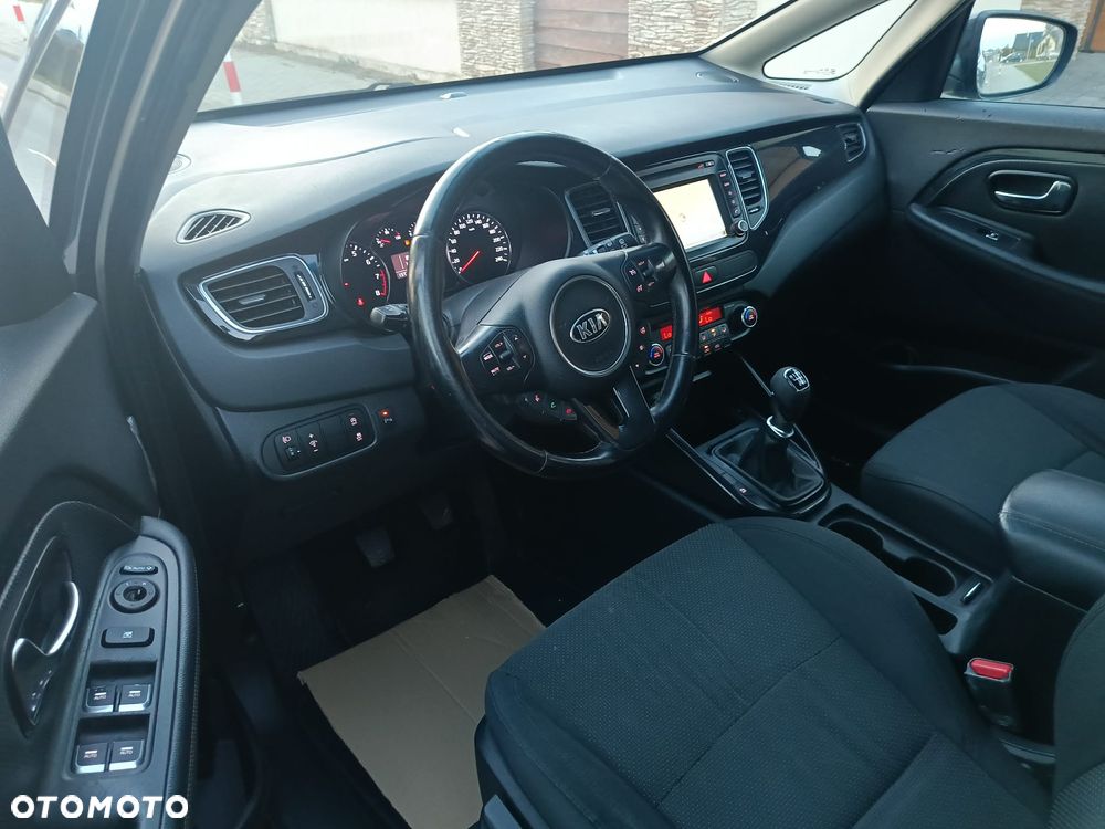 Kia Carens - 4