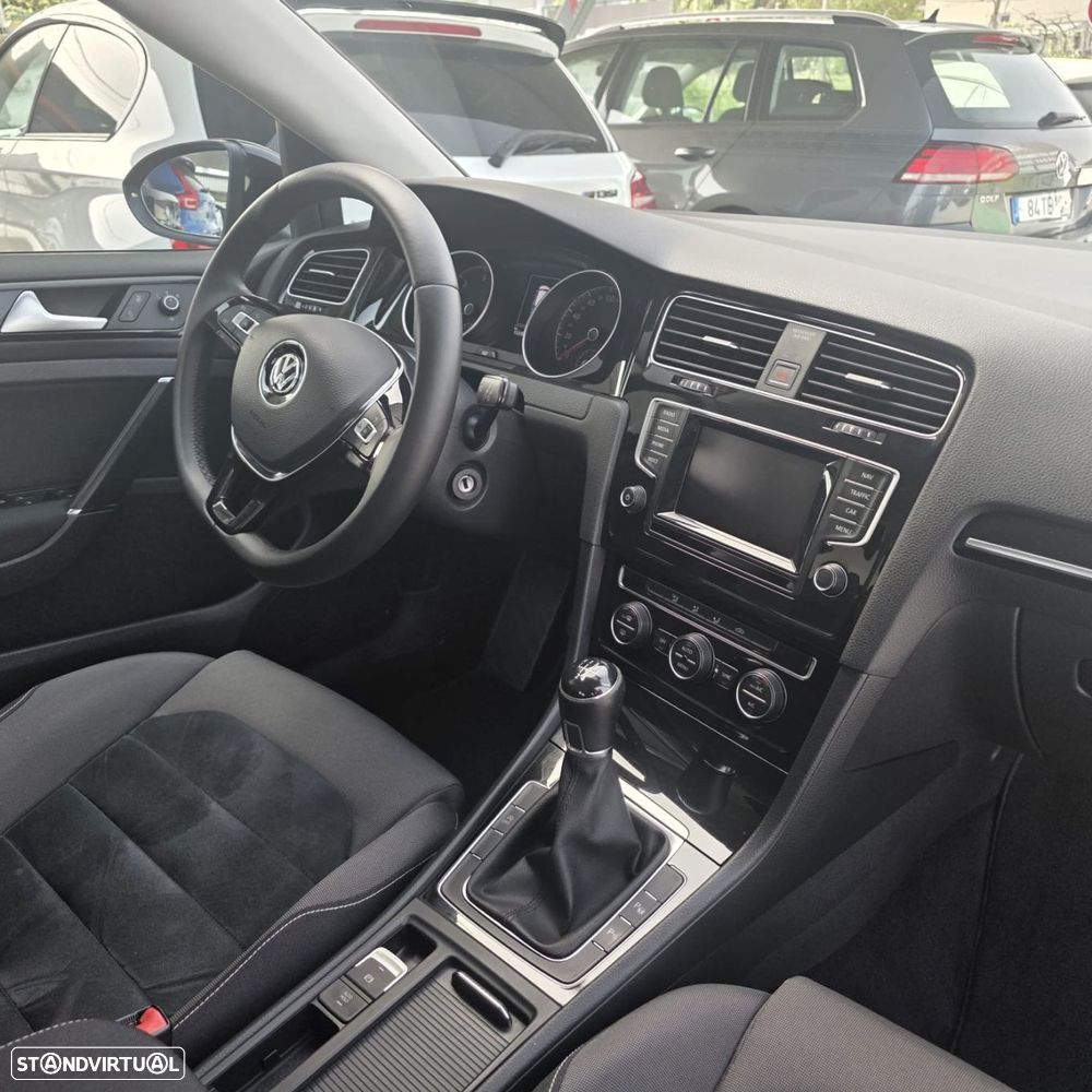 VW Golf 1.6 TDi Highline - 30