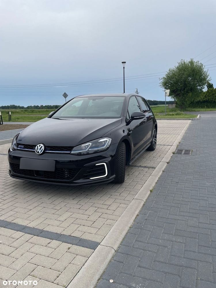Volkswagen Golf - 2