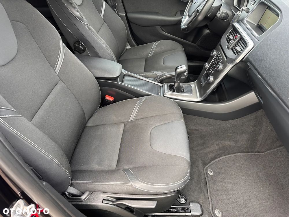 Volvo V40 - 25