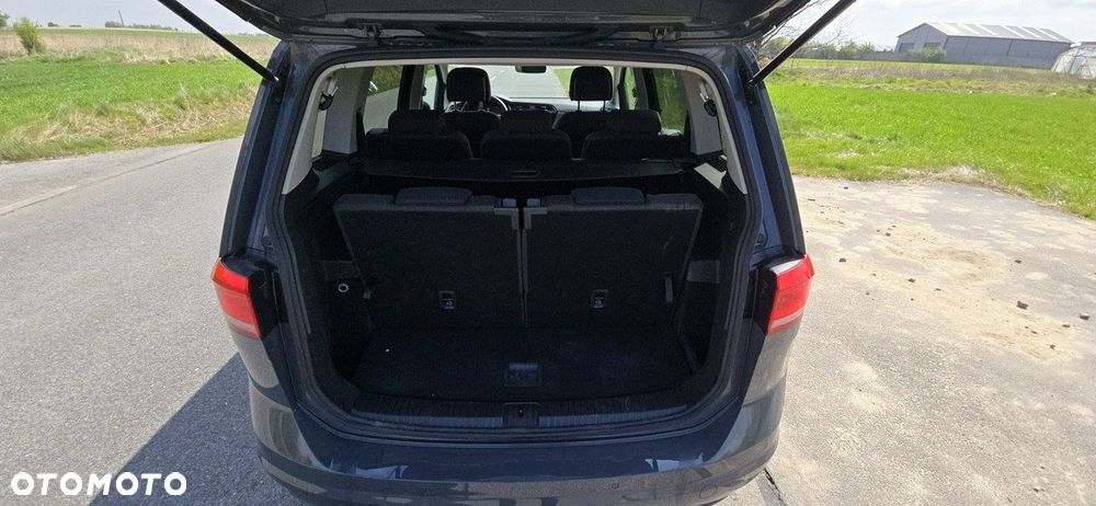 Volkswagen Touran - 19