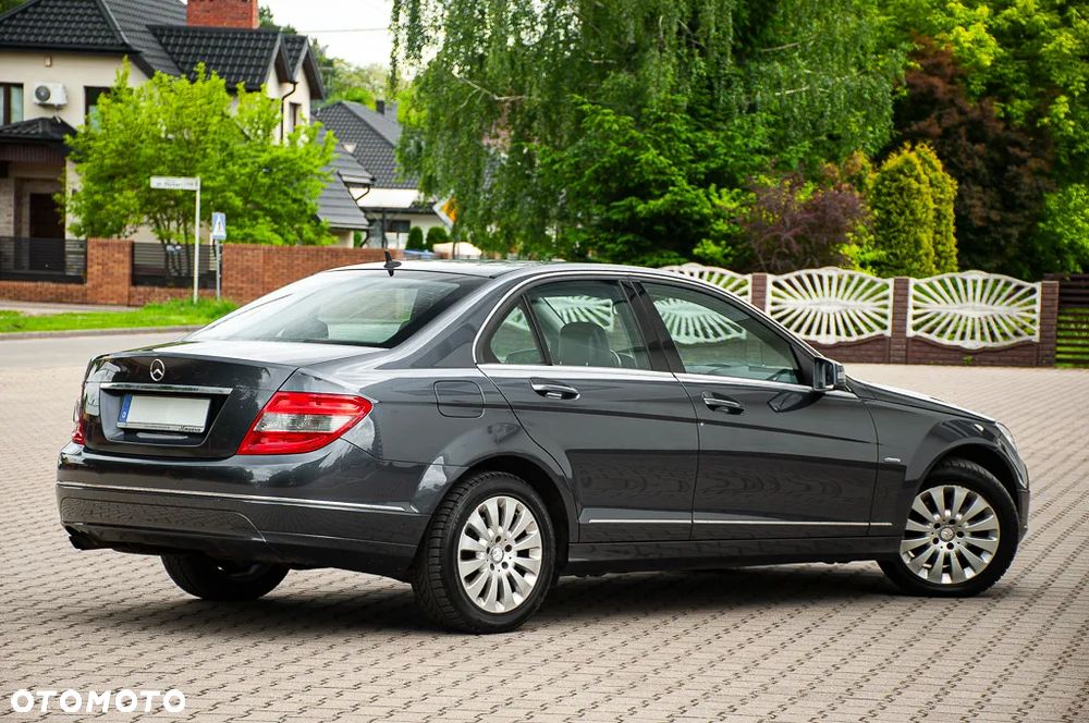 Mercedes-Benz Klasa C 180 CGI Automatik BlueEFFICIENCY Elegance - 3