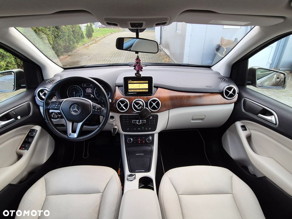 Mercedes-Benz Klasa B 180 7G-DCT UrbanStyle Edition - 30