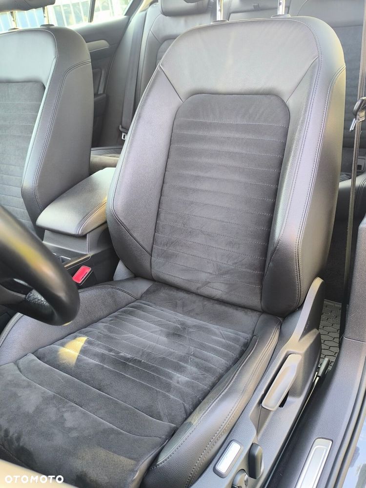 Volkswagen Passat - 30