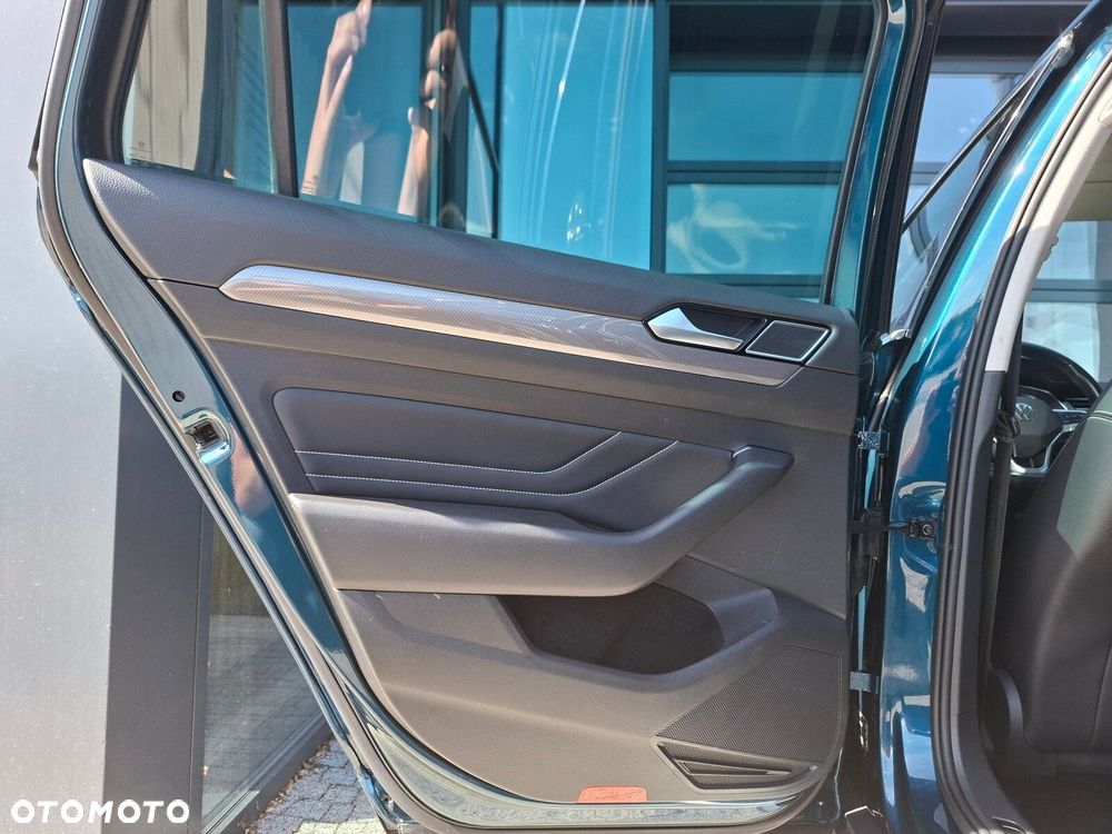 Volkswagen Passat - 12