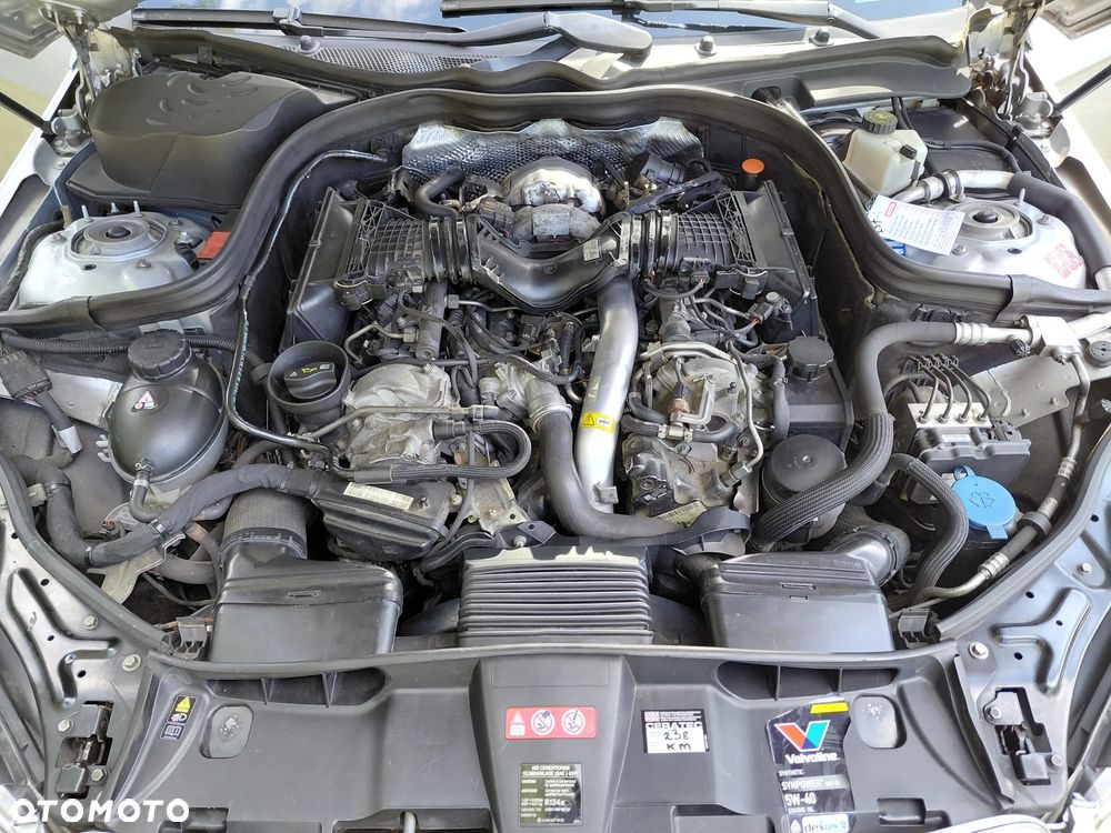 Mercedes-Benz Klasa E 300 CDI DPF BlueEFFICIENCY 7G-TRONIC Elegance - 32