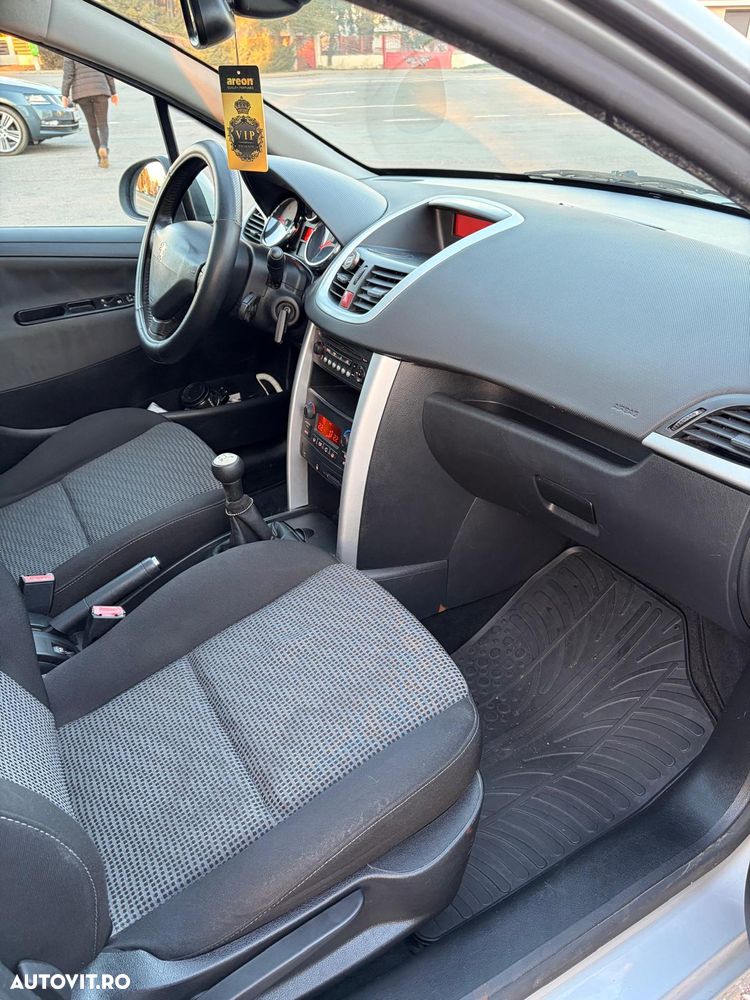Peugeot 207 - 6
