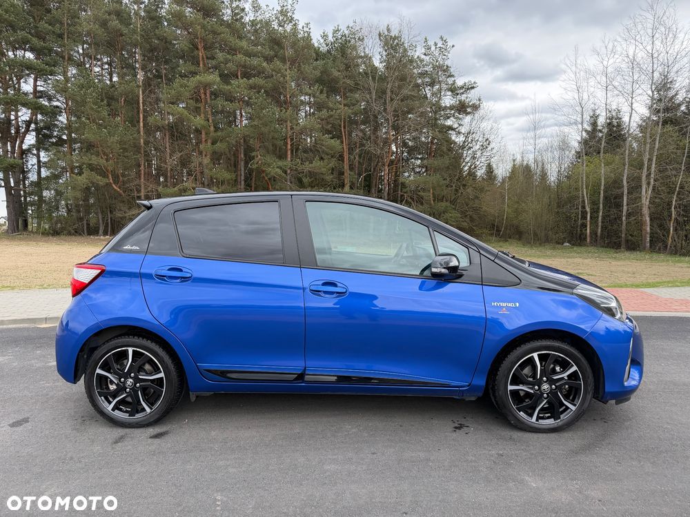 Toyota Yaris Hybrid 100 Selection - 11