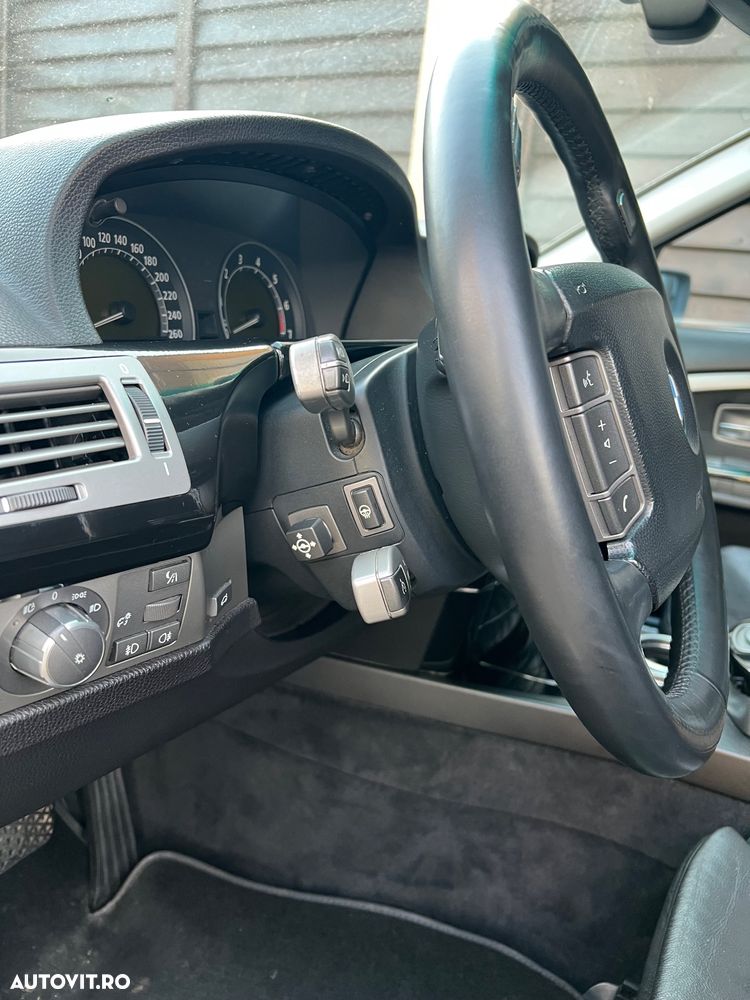 BMW Seria 7 740i A - 22