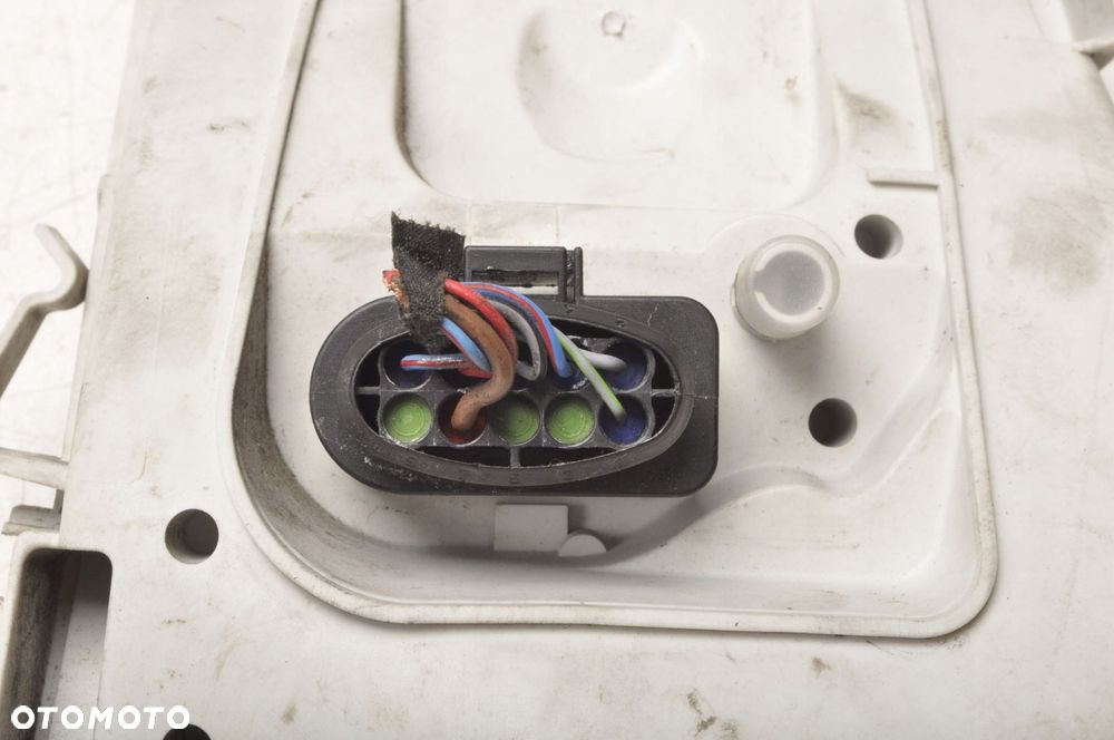 AUDI A6 C6 WKŁAD LISTWA LAMPY ZB436071R - 5