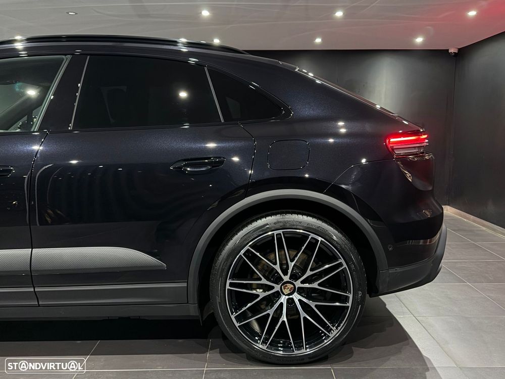 Porsche Macan Electric 4 - 5