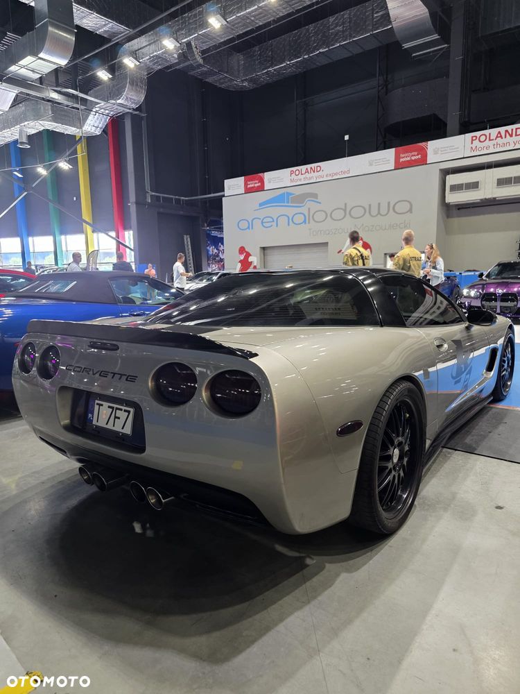 Chevrolet Corvette - 19