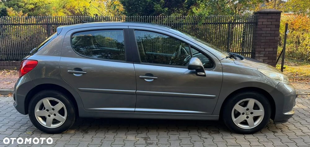 Peugeot 207 2008 photo 4