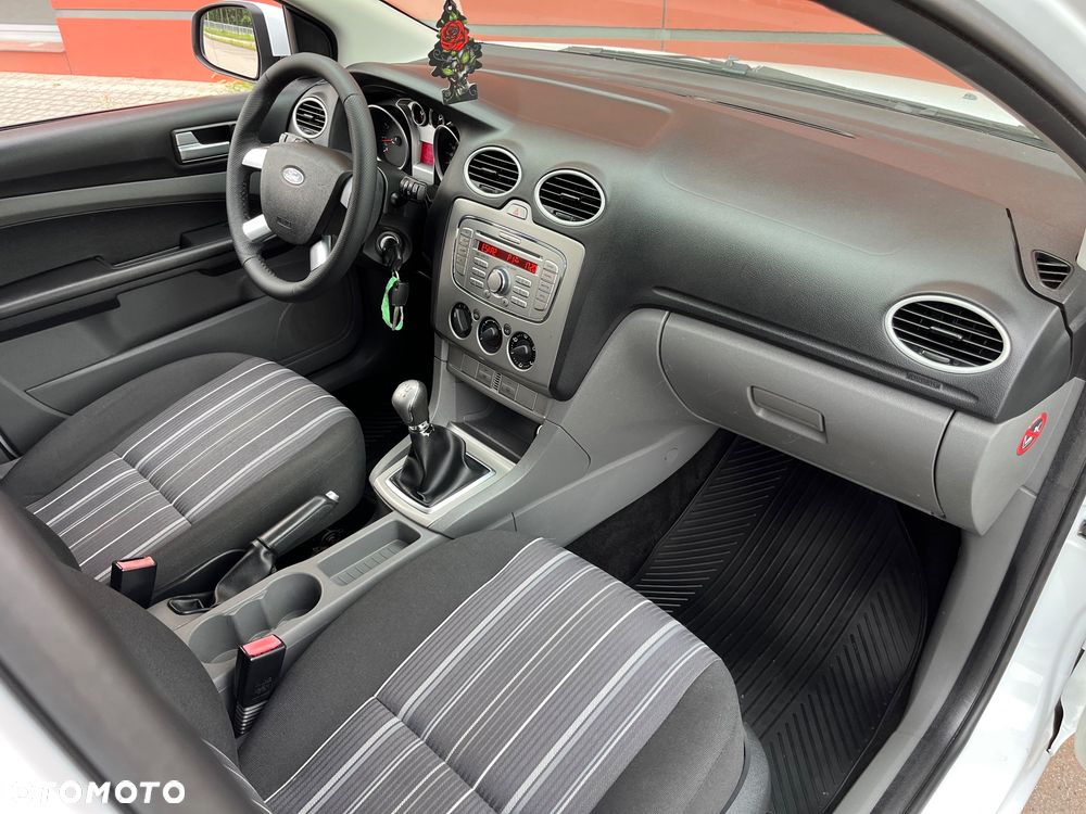 Ford Focus 1.6 16V Style - 28
