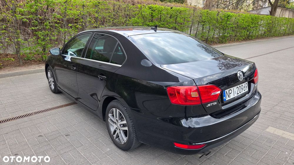 Volkswagen Jetta - 8