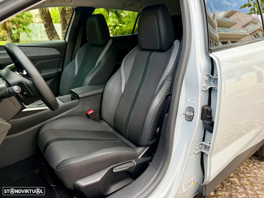 Peugeot 408 HYBRID 136 e-DSC6 Allure - 17
