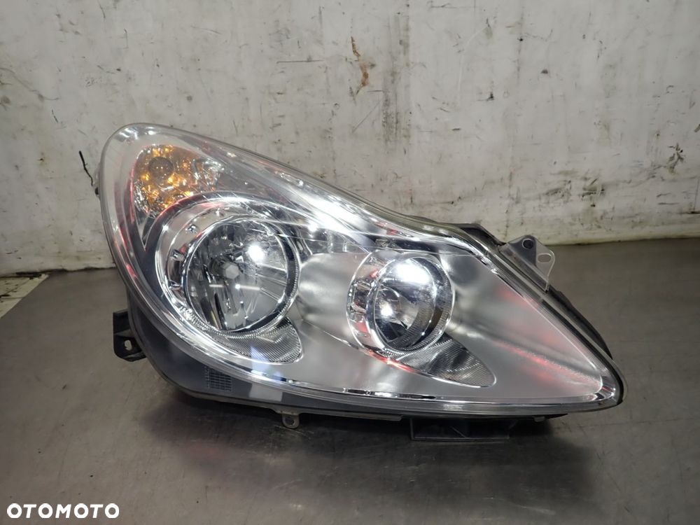 LAMPA PRAWA PRZEDNIA OPEL CORSA D - 1