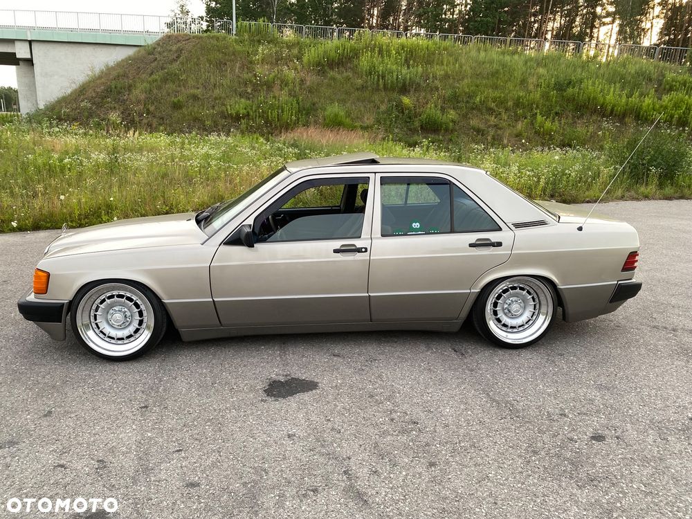 Mercedes-Benz W201 (190) - 7