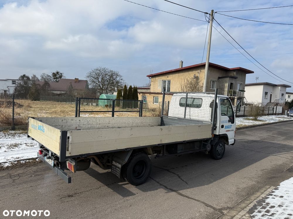 Isuzu NPR - 4