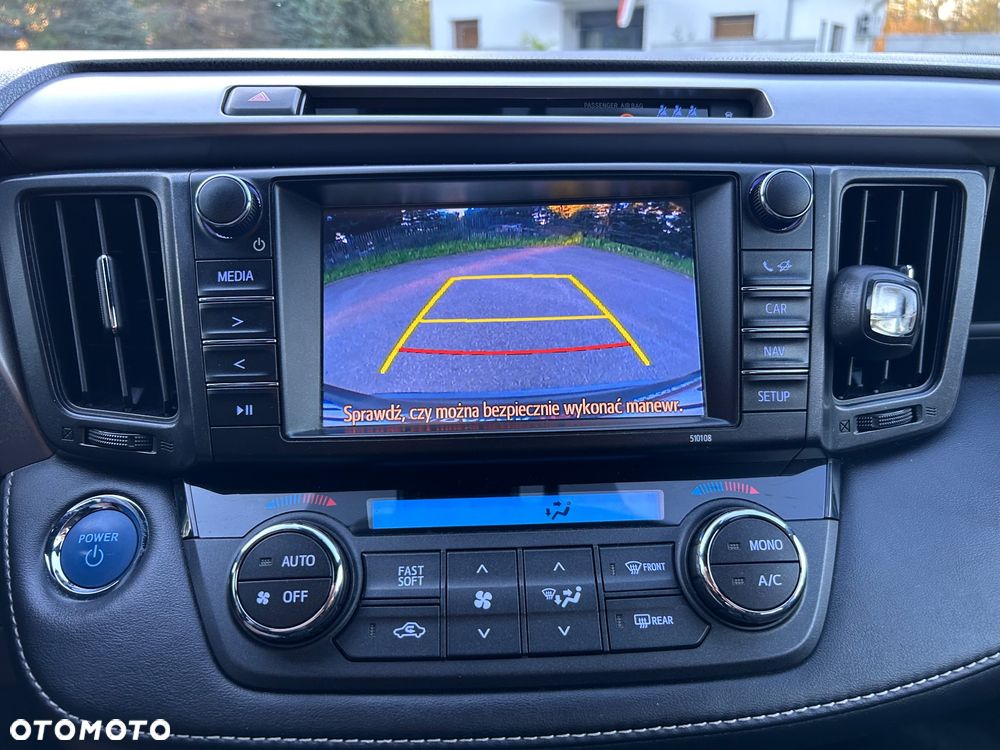 Toyota RAV4 Hybrid Premium 4x2 - 18