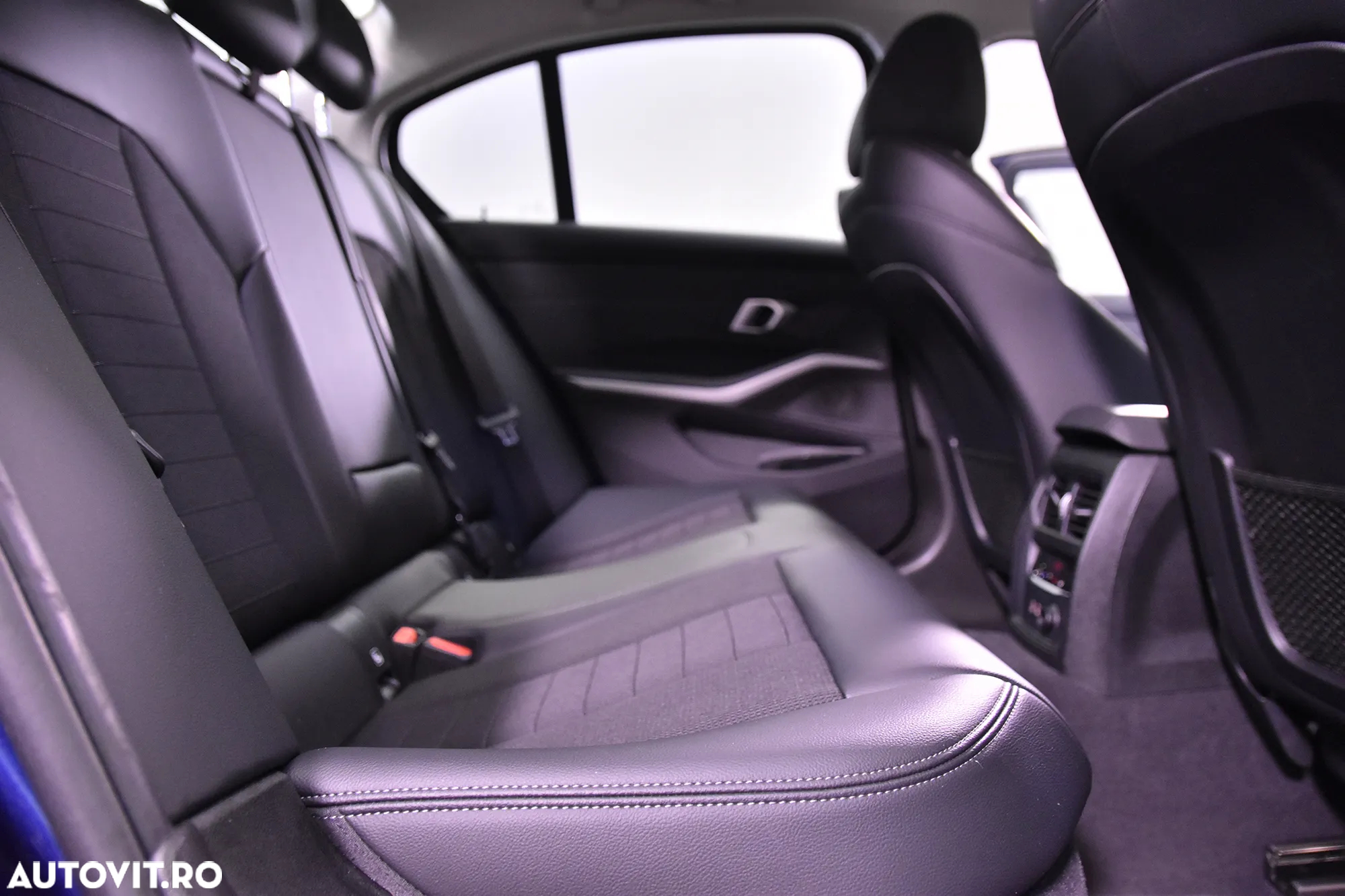 BMW Seria 3 320i AT - 12
