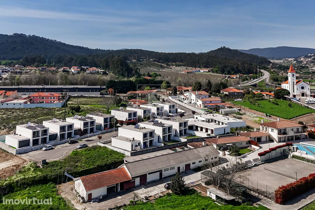 Moradia T4, Moderna, com Piscina e Jardim, a 2 minutos do Centro de Ba - Grande imagem: 4/37