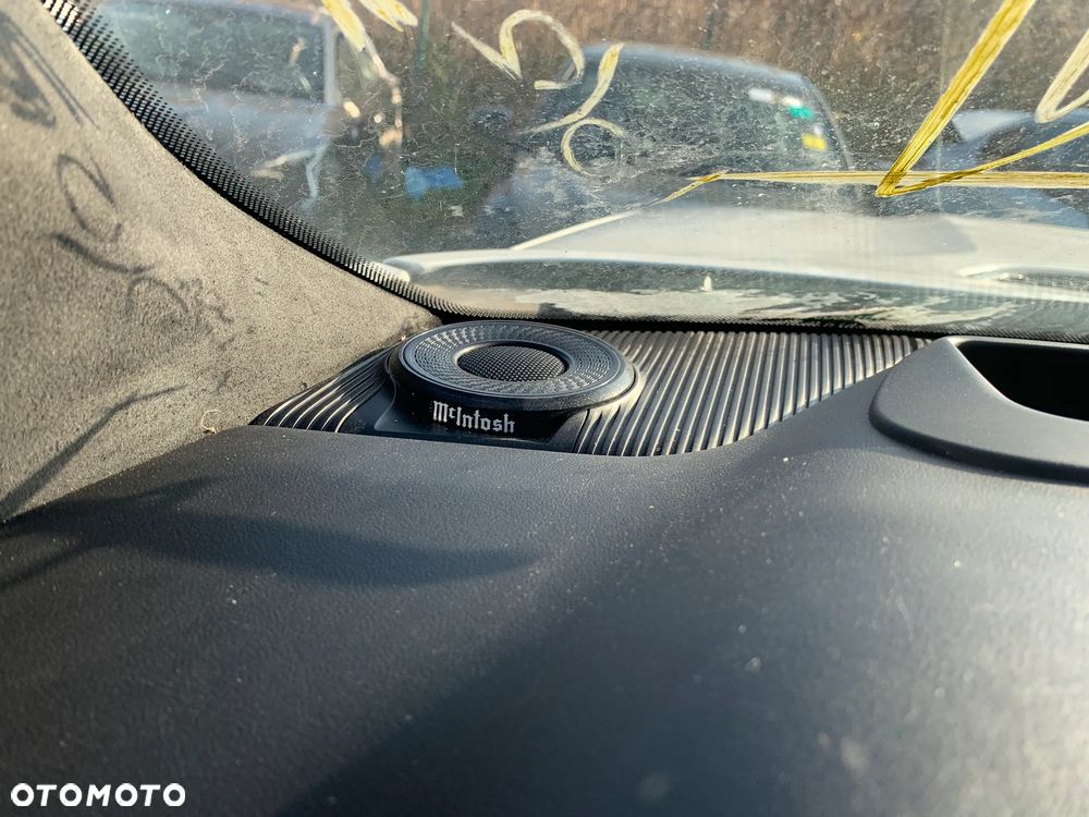 Jeep Grand Wagoneer - 14