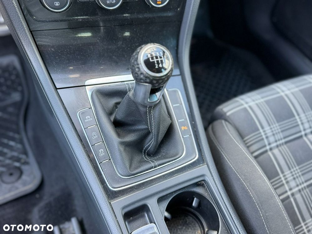 Volkswagen Golf - 17