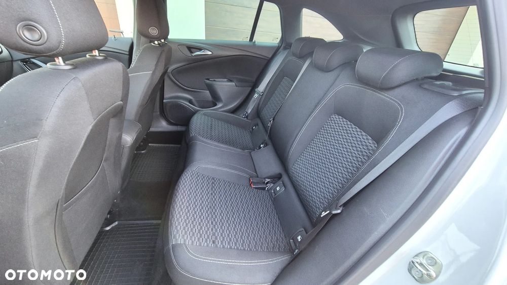 Opel Astra 1.6 T Dynamic S&S - 22