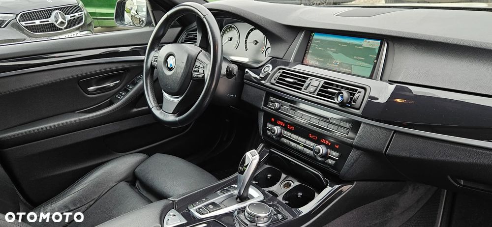 BMW Seria 5 520d xDrive - 15