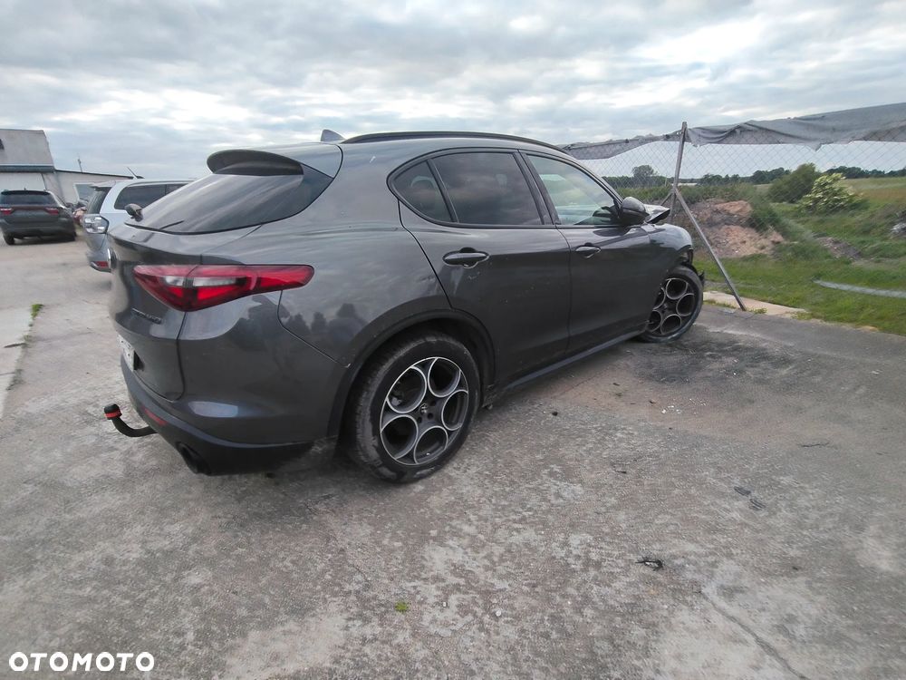 Alfa Romeo Stelvio - 12