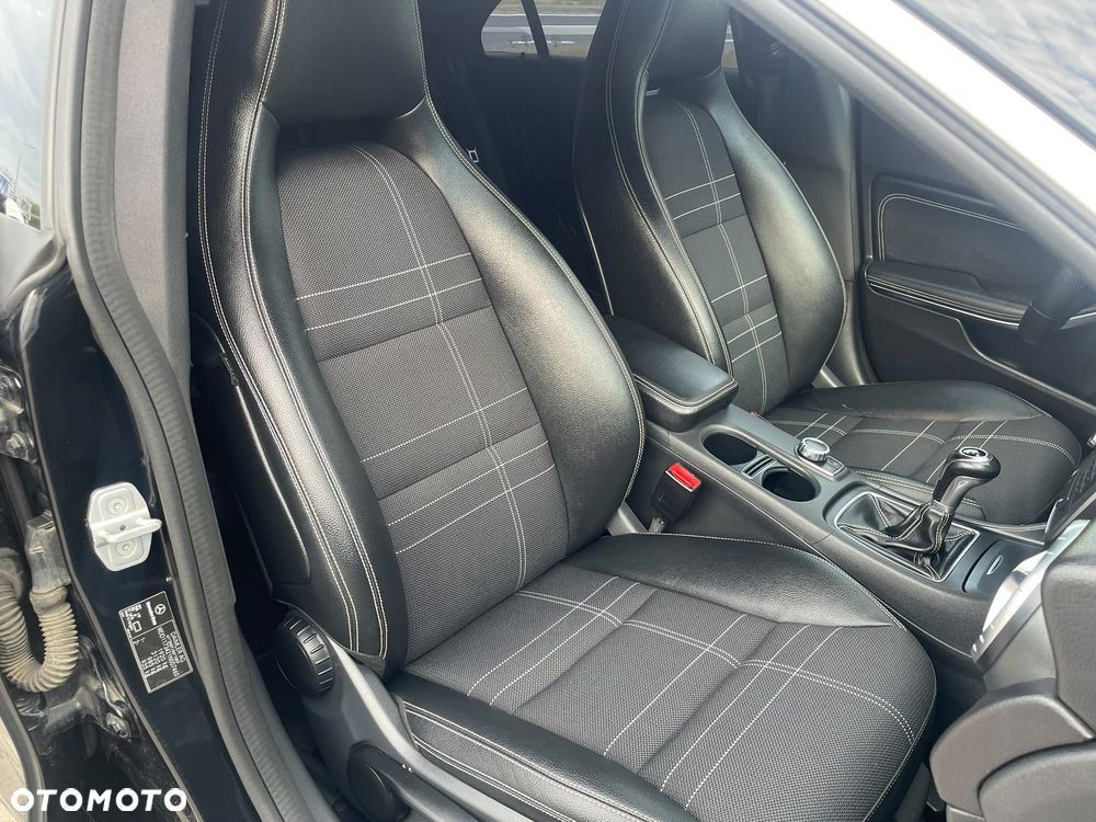Mercedes-Benz CLA 180 AMG Line - 20