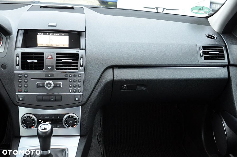 Mercedes-Benz Klasa C 180 Kompressor BlueEFFICIENCY Avantgarde - 23