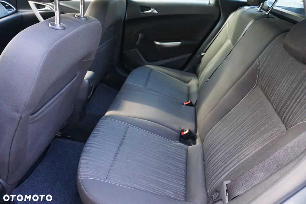 Opel Astra 1.4 Turbo Edition - 10