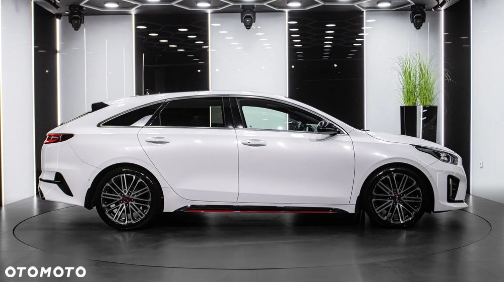 Kia ProCeed - 10