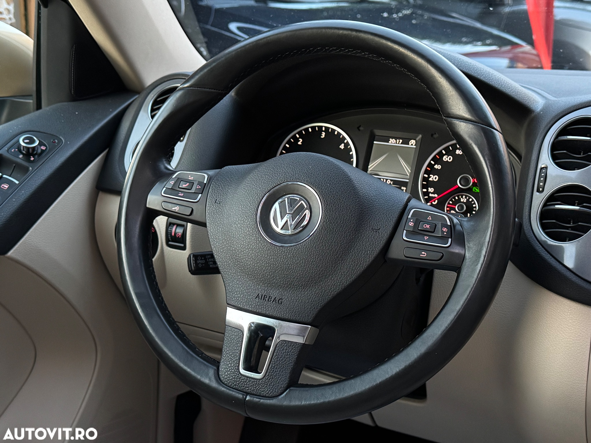 Volkswagen Tiguan 2.0 TDI DPF 4Motion BlueMotion Technology DSG Sport & Style - 12