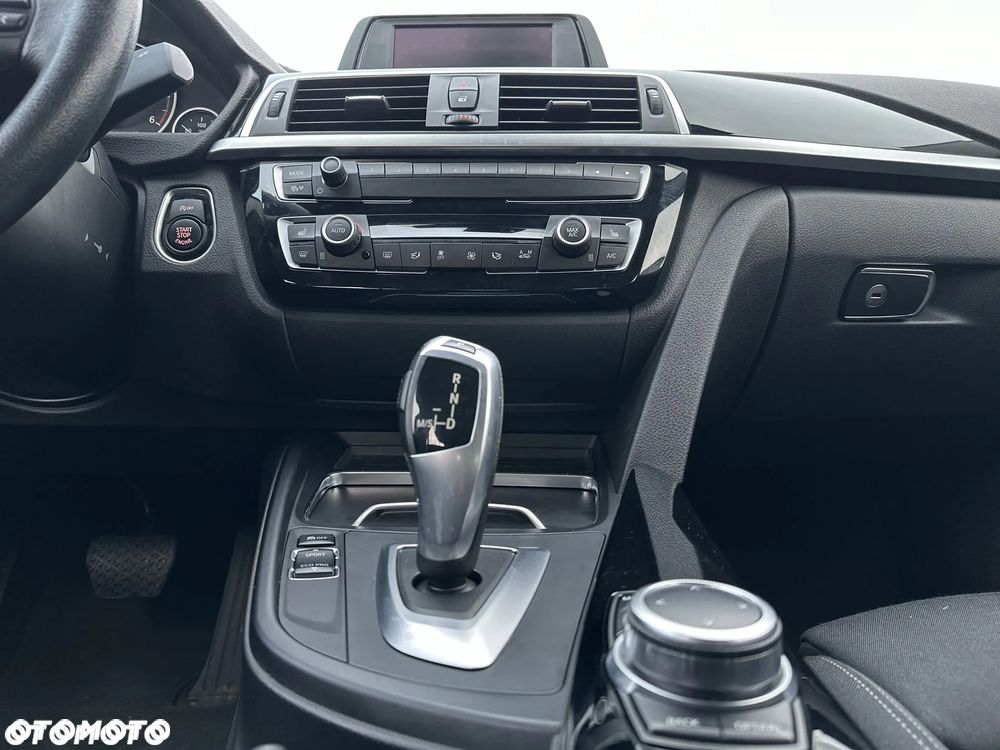 BMW Seria 3 320d Edition Luxury Line Purity - 15