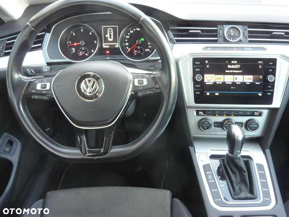 Volkswagen Passat - 19