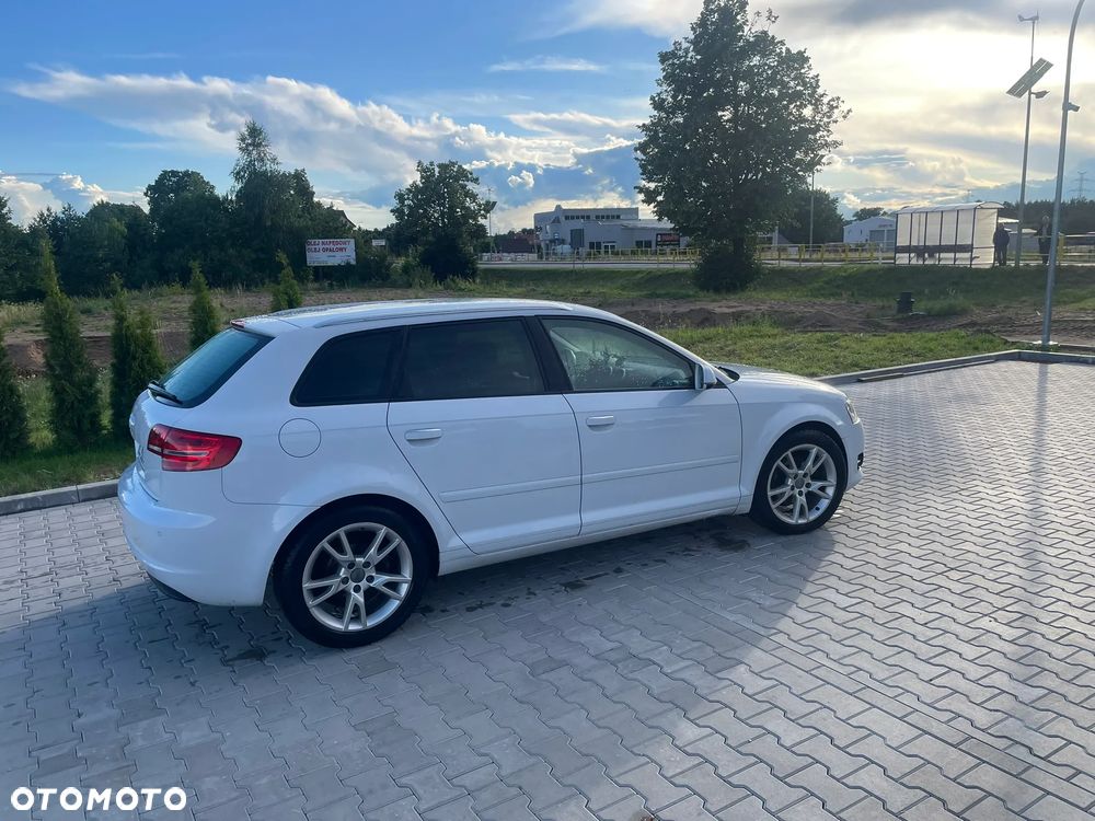 Audi A3 Sportback 1.6 TDI DPF Ambiente - 7