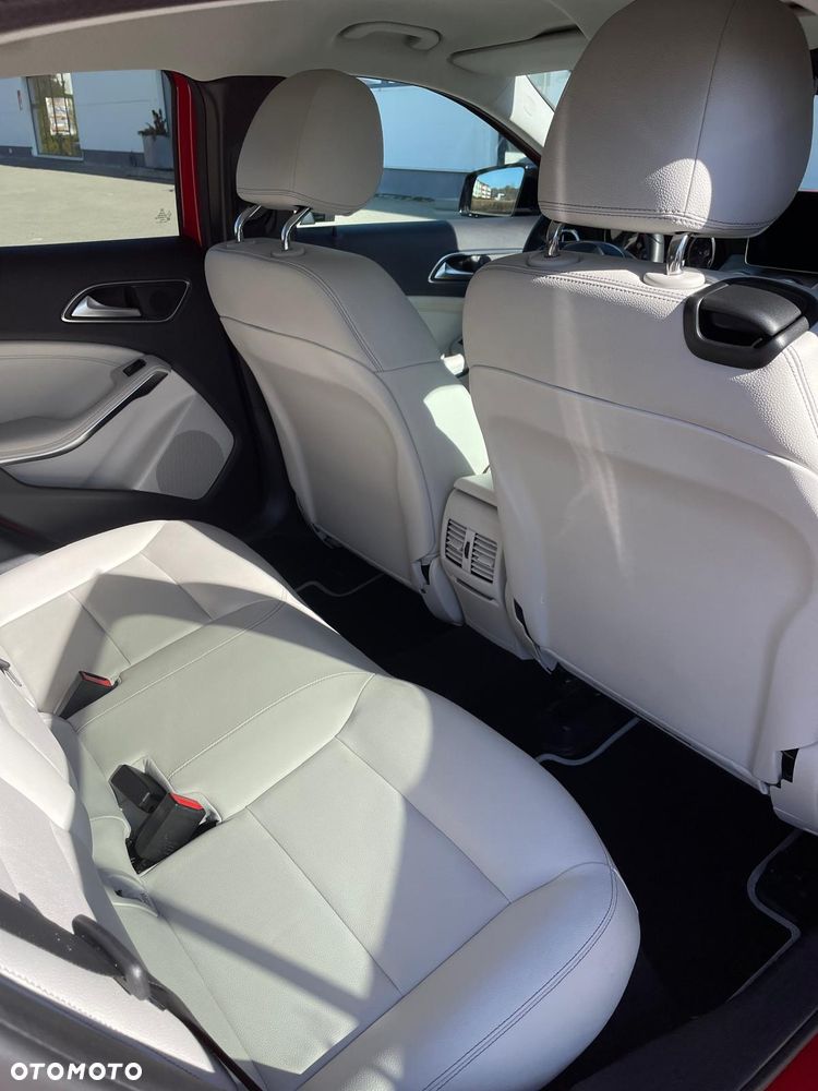 Mercedes-Benz GLA 220 4-Matic - 16