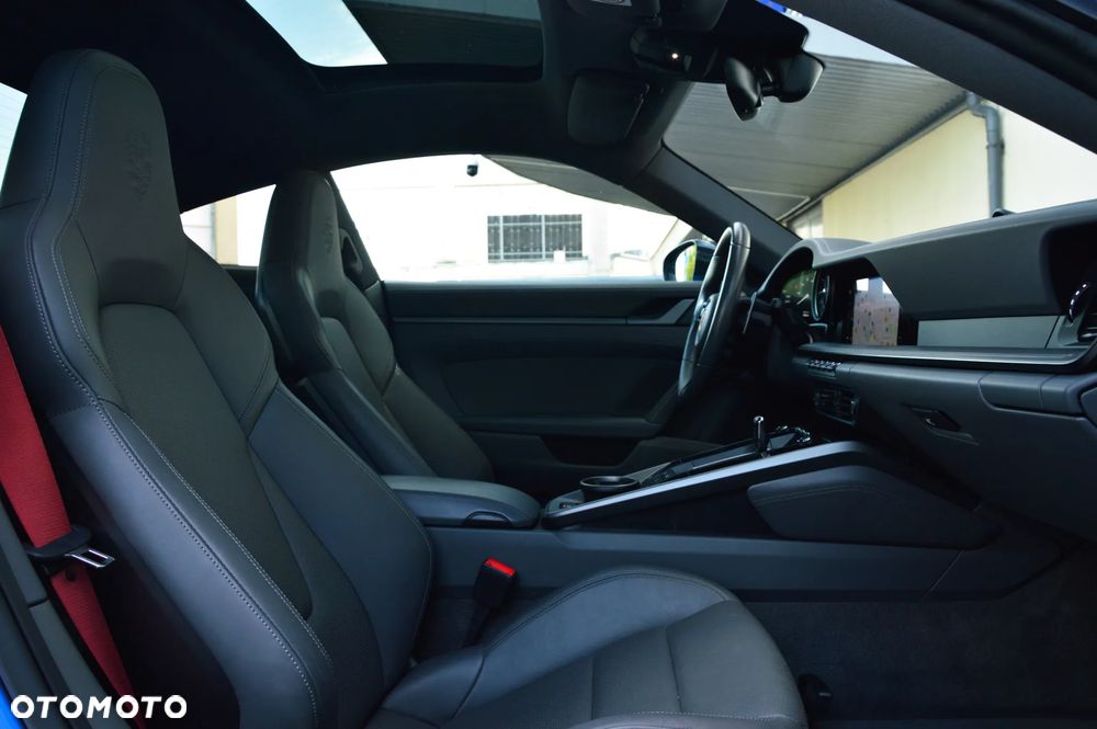 Porsche 911 Carrera 4S - 19