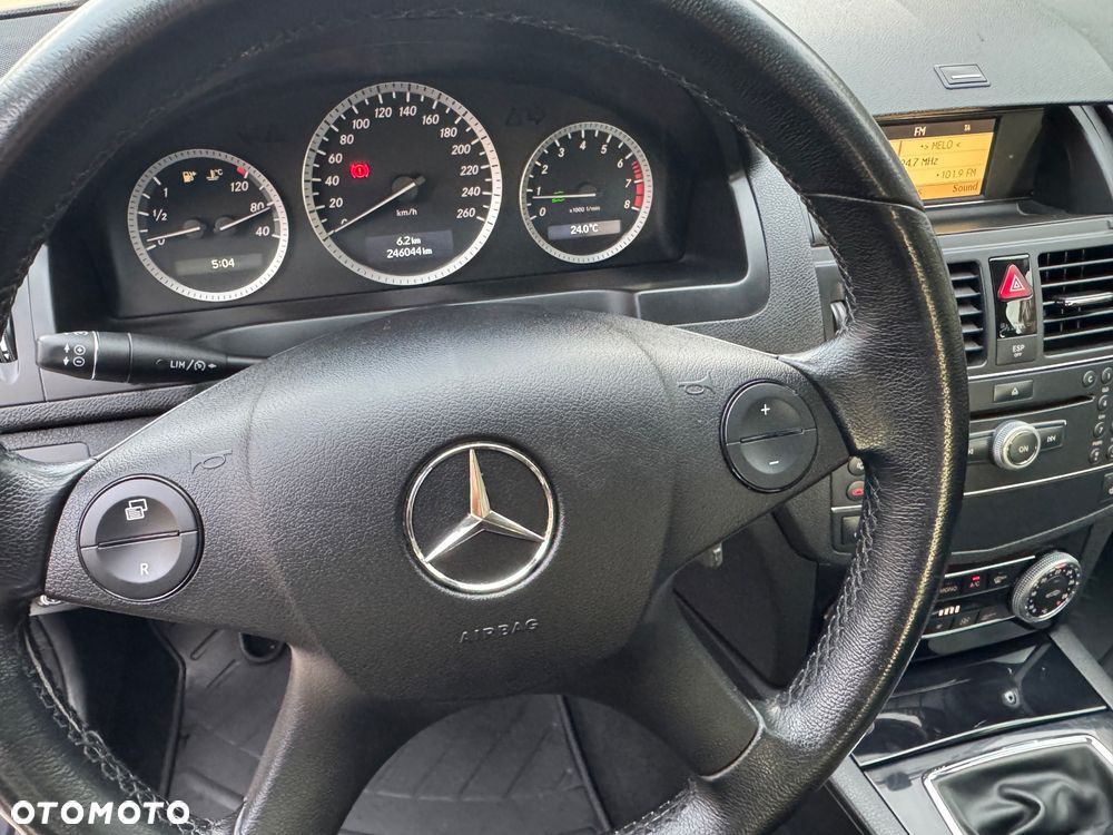 Mercedes-Benz Klasa C 180 Kompressor BlueEFFICIENCY Elegance - 27