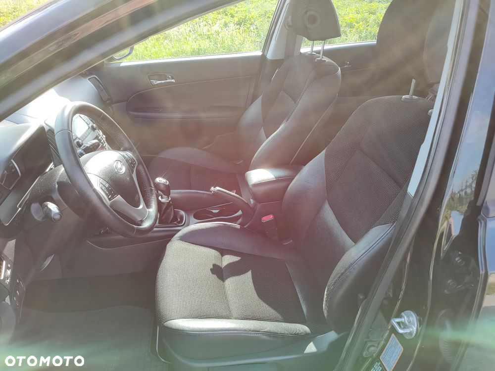 Hyundai i30 1.4 Base + - 16