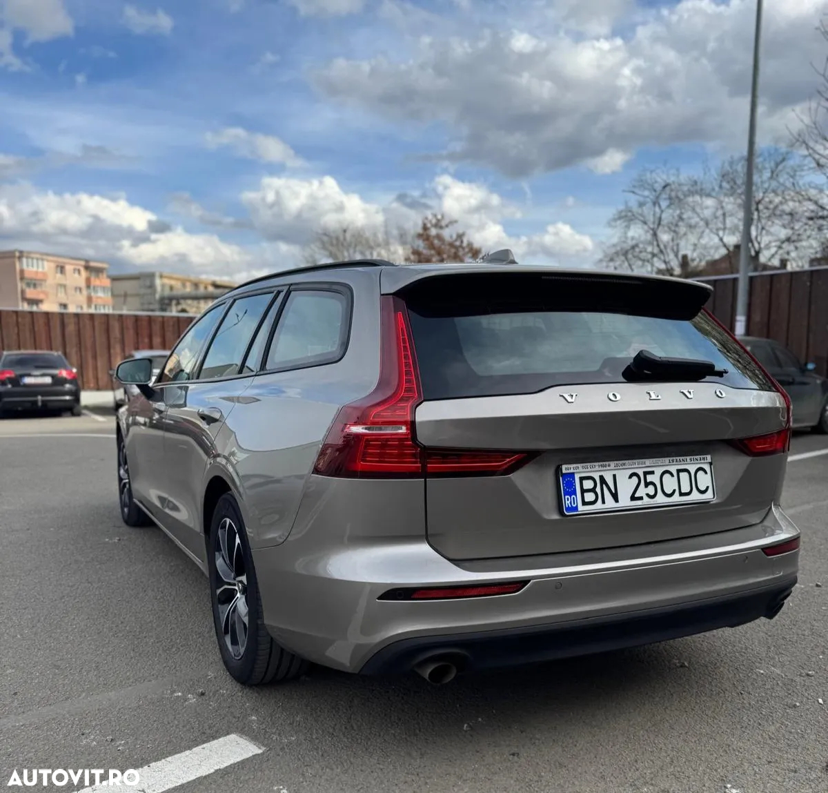 Volvo V60 B3 B DKG Momentum - 10