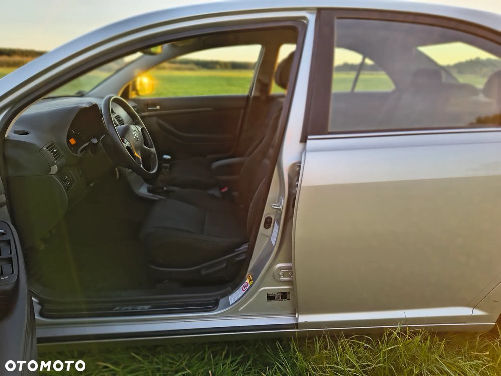 Toyota Avensis 2.2 D-4D Sol Platinium - 11